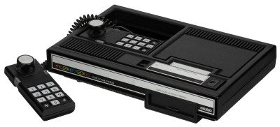 ColecoVision med håndkontroller.