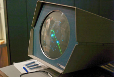 Spacewar! på en PDP-1. Bilde: Joi Ito, CC BY 2.0.