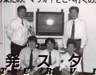 Teamet bak spillet. Fra venstre: Hideki Konno, Toshihiko Nakago, Shigeru Miyamoto, Takashi Tezuka og Koji Kondo. (bilde fra spillets offisielle guide-bok, scannet av shmupnations.com).