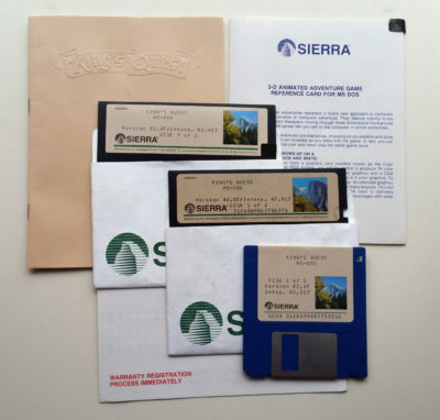 Innholdet i boksen til 1987-versjonen (MS-DOS). 3.5"-disketter var fortsatt ganske nye på PC-fronten.