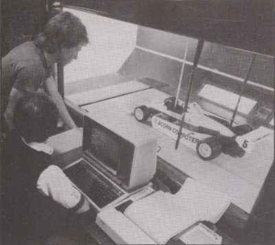 David Hunt (t.v.) under testing i vindtunnell (selvsagt styrt av en BBC Micro).