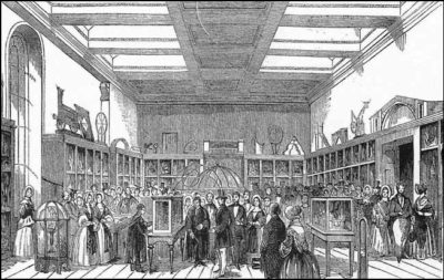 Prototypedeler av Analytical Engine vist frem på King George III Museum i London i 1943. Bilde: Illustrated London.